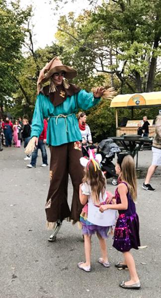 Skippy the Scarecrow Stilt Walker